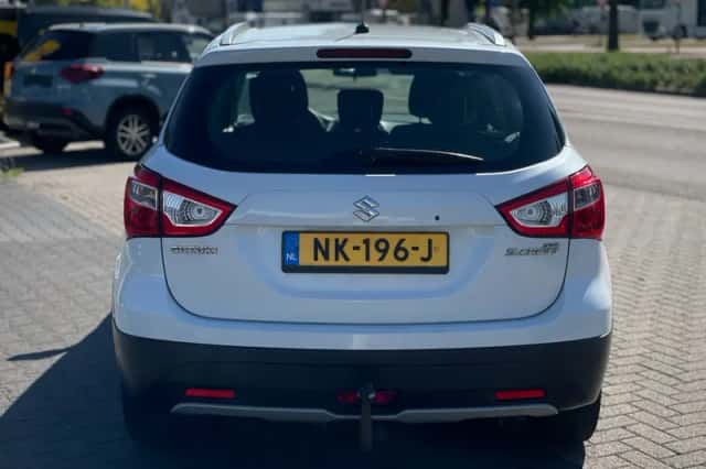 Suzuki SX4 S-Cross (2016) thumbnail 4