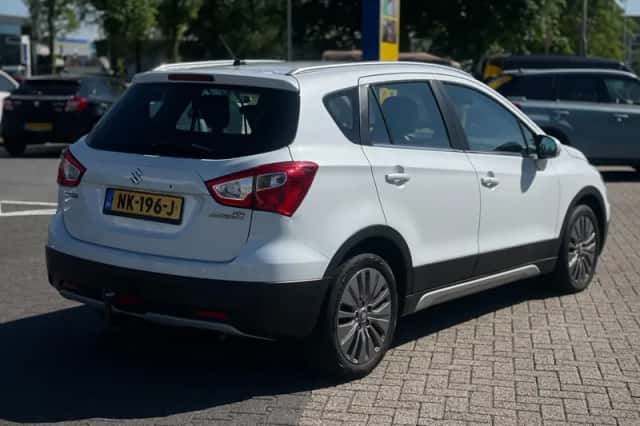 Suzuki SX4 S-Cross (2016) thumbnail 5