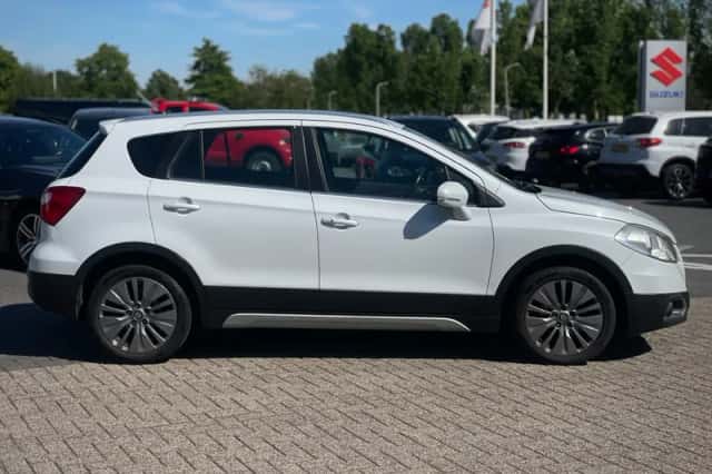 Suzuki SX4 S-Cross (2016) thumbnail 6
