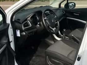 Suzuki SX4 S-Cross (2016) thumbnail 8