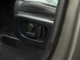 Land Rover Discovery (2018) thumbnail 30