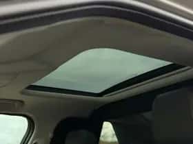Land Rover Discovery (2018) thumbnail 32