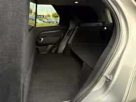 Land Rover Discovery (2018) thumbnail 34