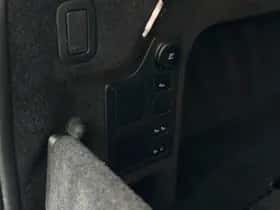 Land Rover Discovery (2018) thumbnail 36