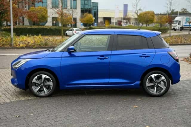 Suzuki Swift (2025) thumbnail 2