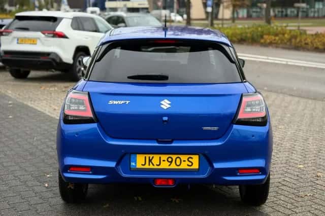 Suzuki Swift (2025) thumbnail 4
