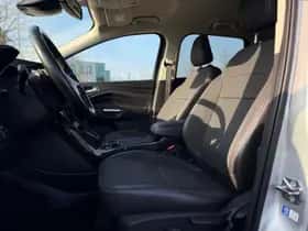 Ford Kuga (2017) thumbnail 9