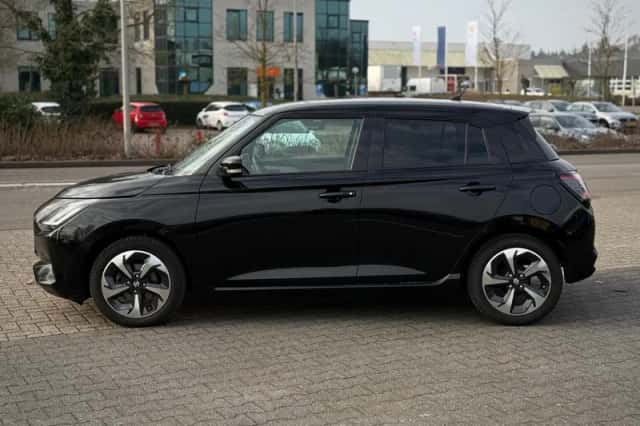 Suzuki Swift (2025) thumbnail 2