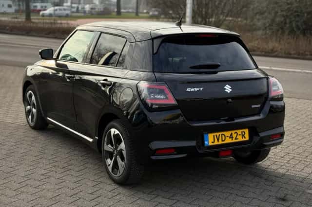 Suzuki Swift (2025) thumbnail 3