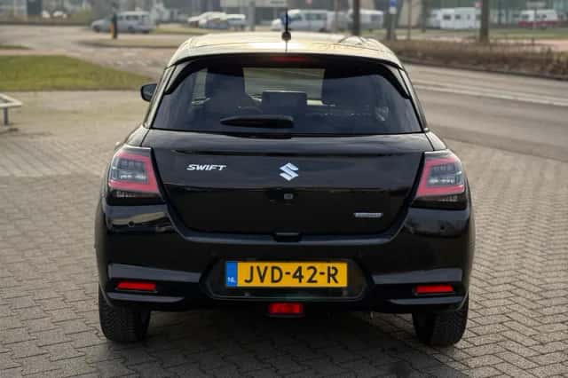 Suzuki Swift (2025) thumbnail 4