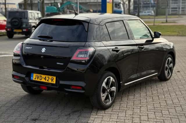 Suzuki Swift (2025) thumbnail 5