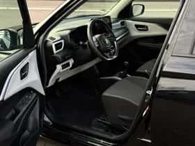 Suzuki Swift (2025) thumbnail 7