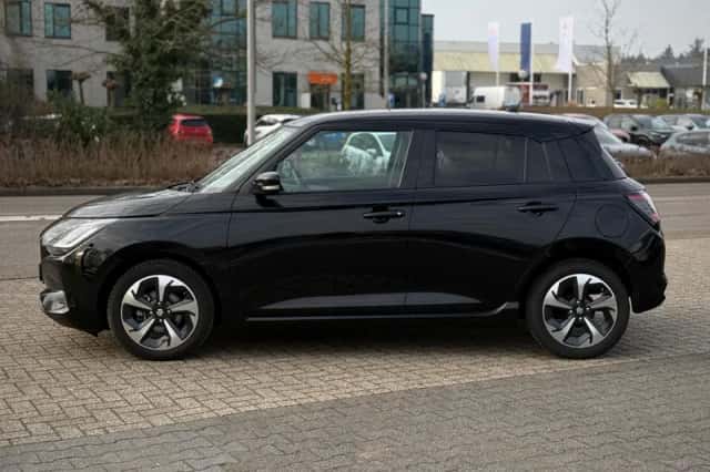 Suzuki Swift (2025) thumbnail 2