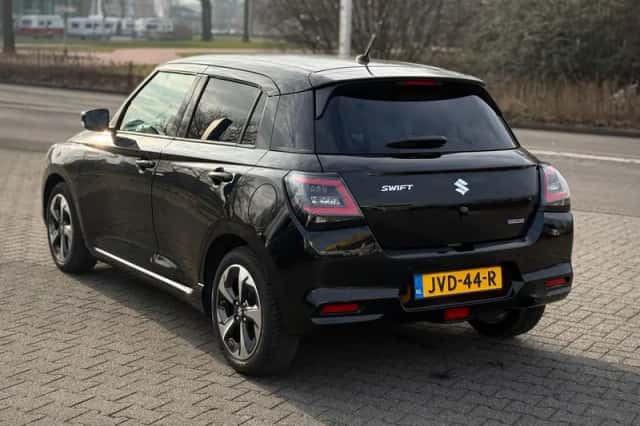 Suzuki Swift (2025) thumbnail 3