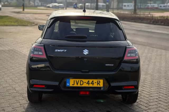Suzuki Swift (2025) thumbnail 4