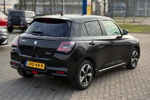 Suzuki Swift (2025) thumbnail 5