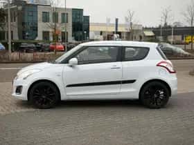 Suzuki Swift (2015) thumbnail 2