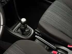 Suzuki Swift (2015) thumbnail 16