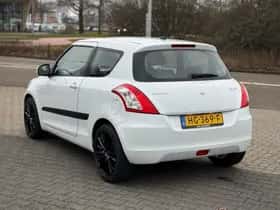 Suzuki Swift (2015) thumbnail 3