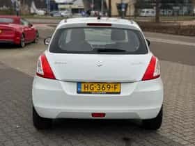 Suzuki Swift (2015) thumbnail 4