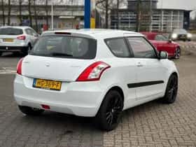 Suzuki Swift (2015) thumbnail 5