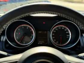 Suzuki Swift (2018) thumbnail 15
