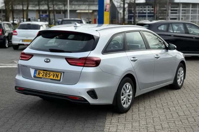 Kia Ceed (2021) thumbnail 5