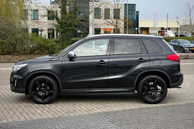 Suzuki Vitara (2015) thumbnail 2