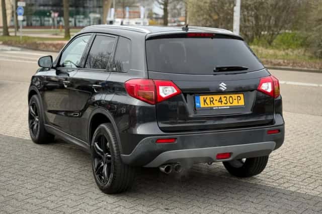 Suzuki Vitara (2015) thumbnail 3