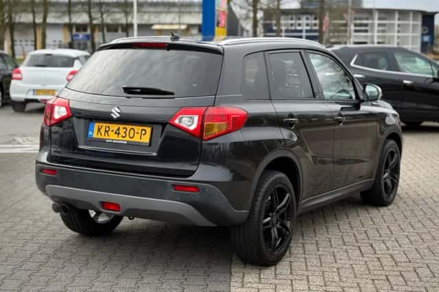 Suzuki Vitara (2015) thumbnail 5