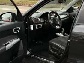 Suzuki Vitara (2015) thumbnail 8