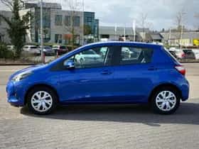 Toyota Yaris (2018) thumbnail 2