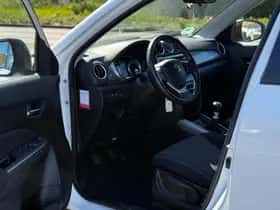 Suzuki Vitara (2022) thumbnail 8