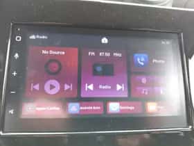 Suzuki Swift (2023) thumbnail 5