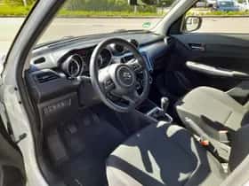 Suzuki Swift (2023) thumbnail 2