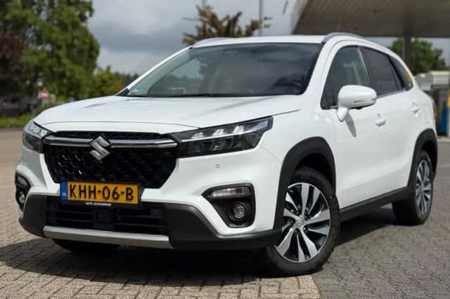 Suzuki S-CROSS (2023) thumbnail 1