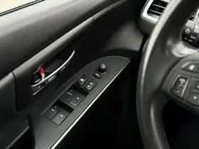 Suzuki S-CROSS (2023) thumbnail 15