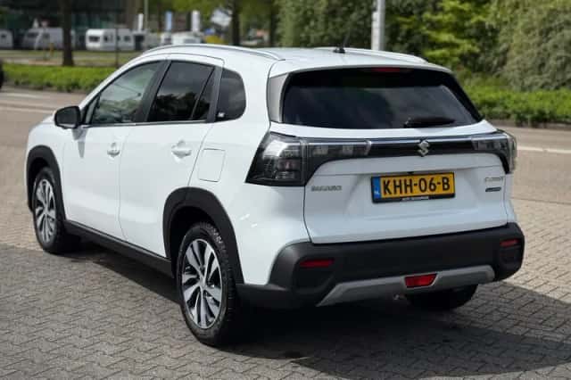 Suzuki S-CROSS (2023) thumbnail 3