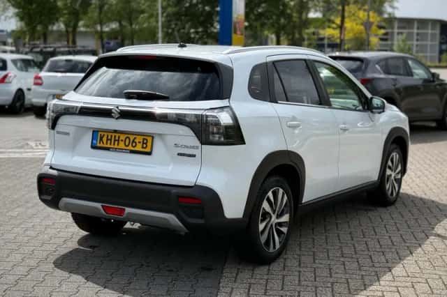 Suzuki S-CROSS (2023) thumbnail 5