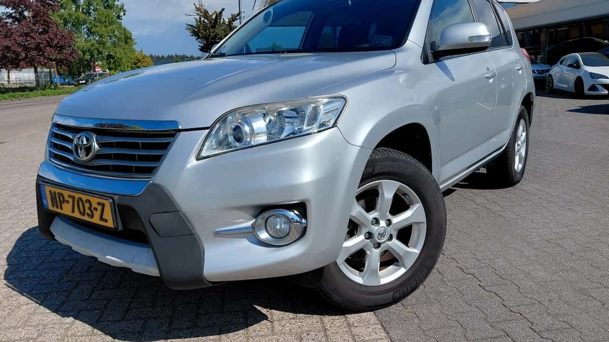 Toyota RAV4 (2012) — foto 1