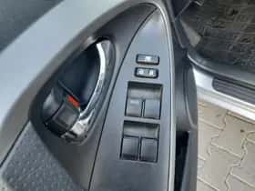 Toyota RAV4 (2012) thumbnail 11