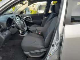 Toyota RAV4 (2012) thumbnail 10