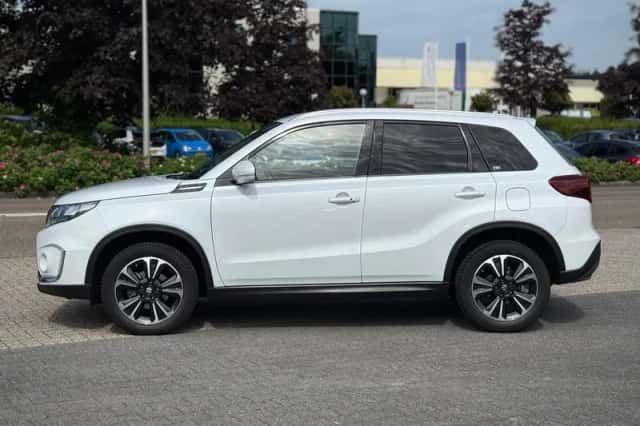 Suzuki Vitara (2022) thumbnail 2
