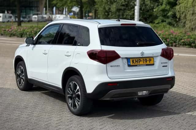Suzuki Vitara (2022) thumbnail 3