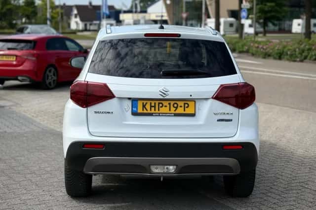 Suzuki Vitara (2022) thumbnail 4