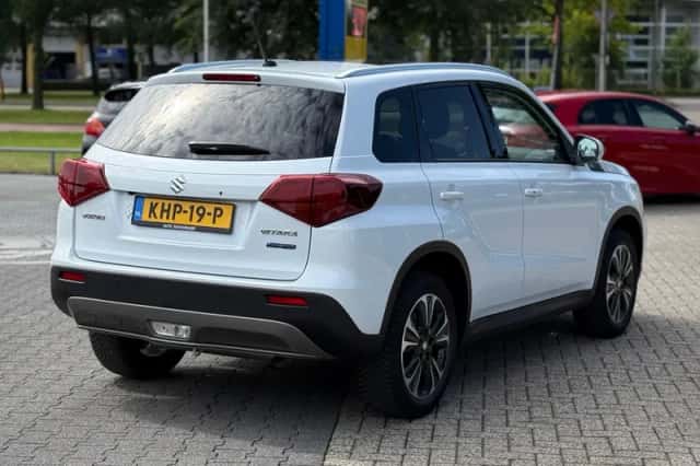 Suzuki Vitara (2022) thumbnail 5