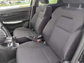 Suzuki Swift (2018) thumbnail 28
