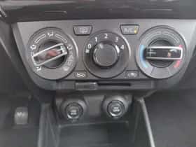 Suzuki Swift (2018) thumbnail 10