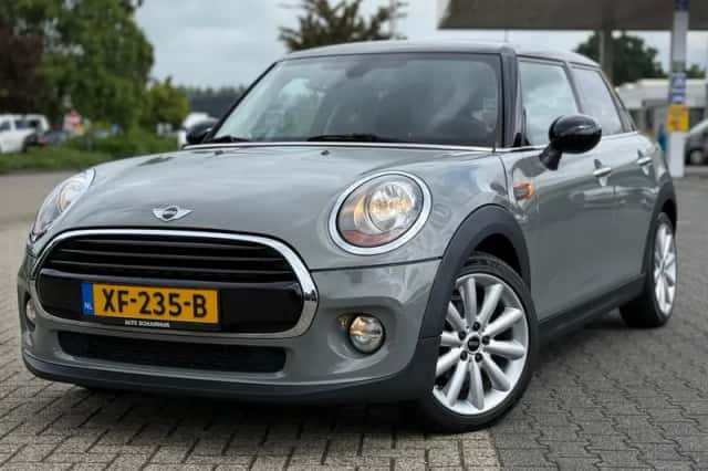 MINI Cooper (2017) thumbnail 1