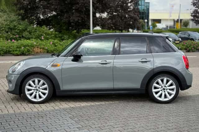 MINI Cooper (2017) thumbnail 2